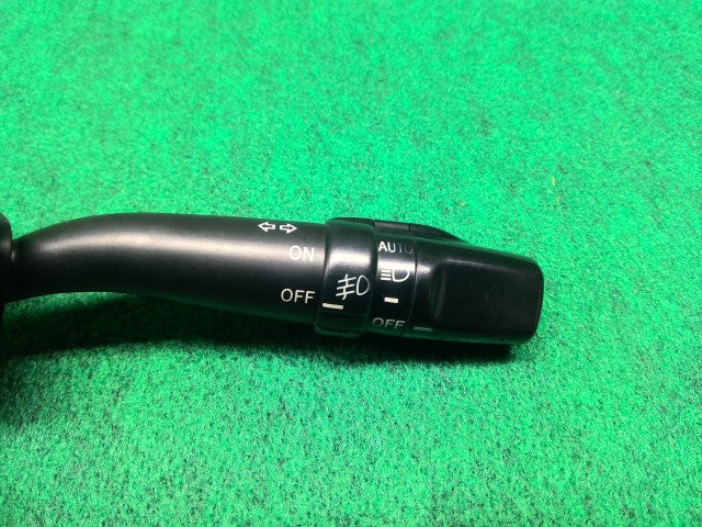 【中古】アルファード CBA-ANH10W ライトスイッチ 84140-32240