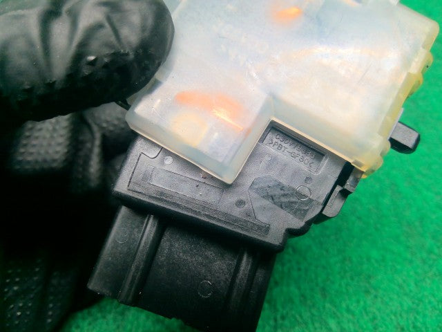 【中古】アルファード CBA-ANH10W ライトスイッチ 84140-32240