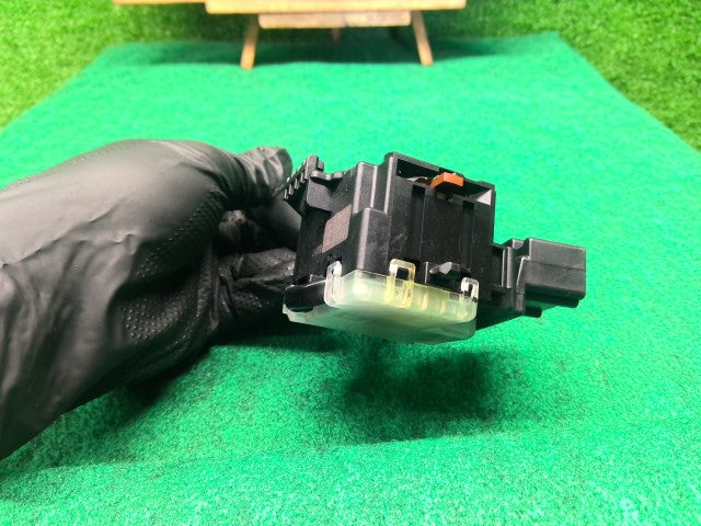 【中古】アルファード CBA-ANH10W ライトスイッチ 84140-32240