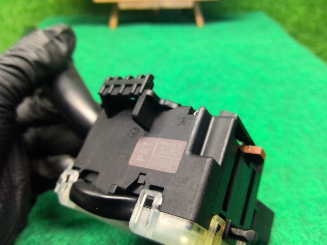 【中古】アルファード CBA-ANH10W ライトスイッチ 84140-32240