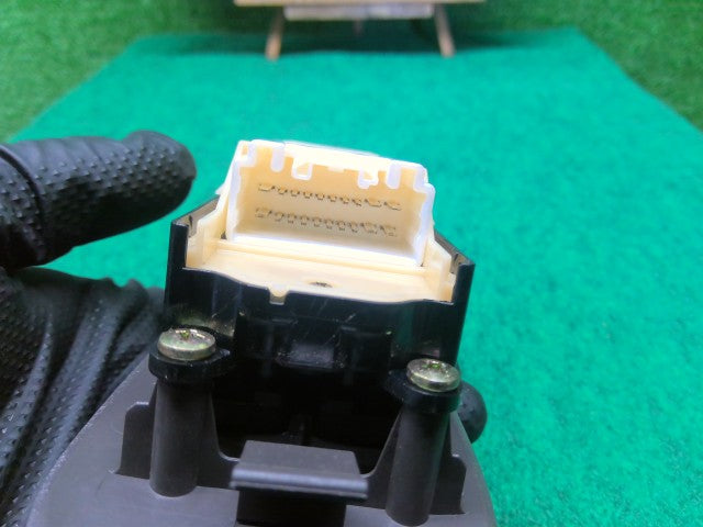 【中古】アルファード CBA-ANH10W パワーウインドウスイッチ 84040-58010