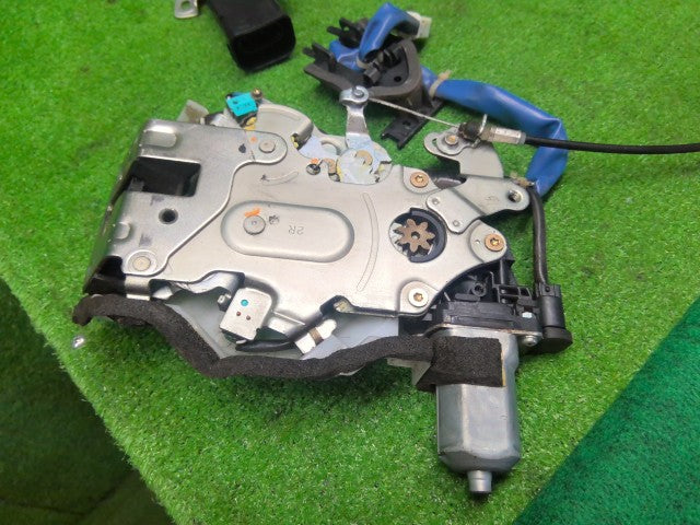 【中古】アルファード CBA-ANH10W 右リアドアロックソレノイド 69200-58011