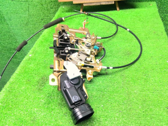 【中古】アルファード CBA-ANH10W 左リアドアロックソレノイド 69300-58011
