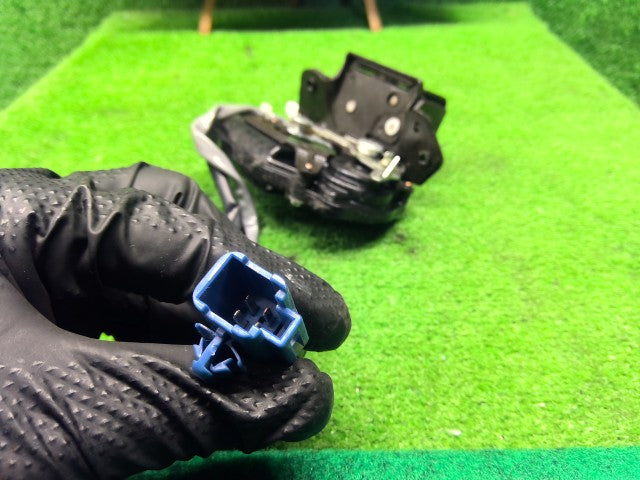 【中古】アルファード CBA-ANH10W トランク・バックドアロックソレノイド 69350-58020