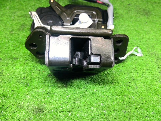 【中古】アルファード CBA-ANH10W トランク・バックドアロックソレノイド 69350-58020