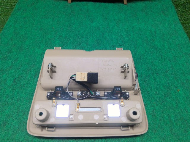 【中古】アルファード CBA-ANH10W ルームランプ 81260-58010-A0