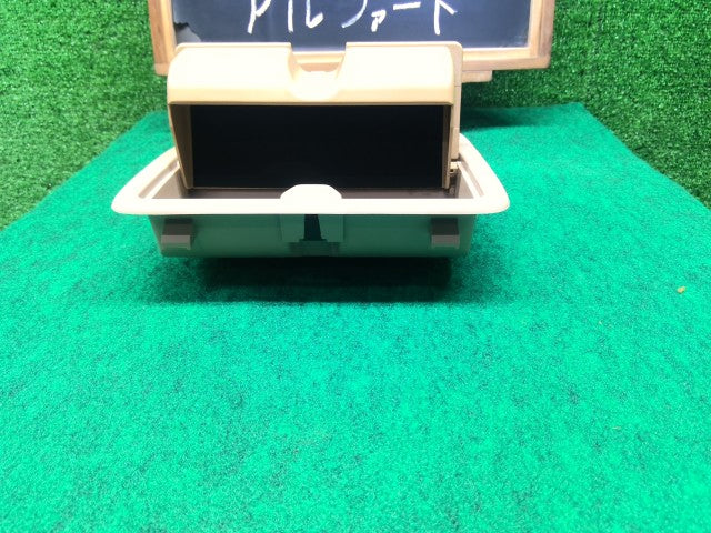 【中古】アルファード CBA-ANH10W ルームランプ 81260-58010-A0