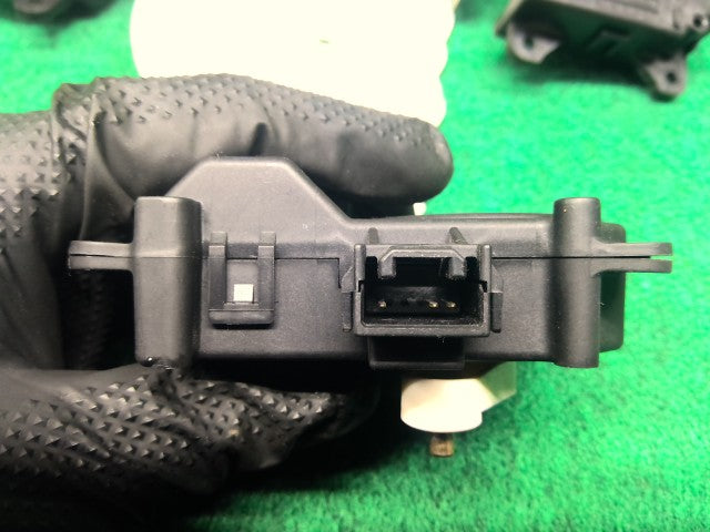 【中古】アルファード CBA-ANH10W サーボモーター 3点セットＡＣヒーター系