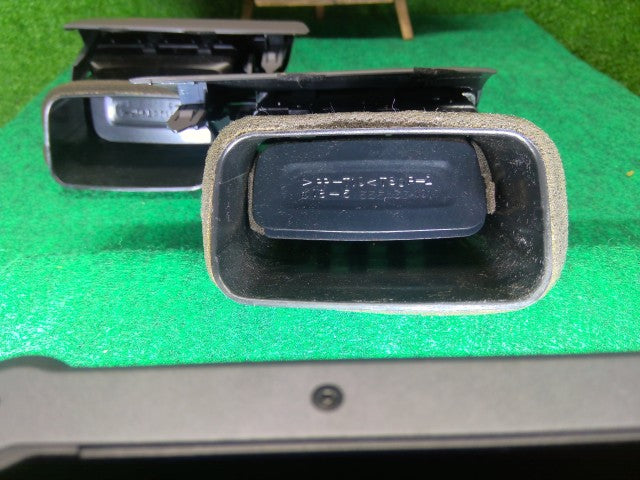 【中古】アルファード CBA-ANH10W エアコン吹き出し口 55660-58010-E0