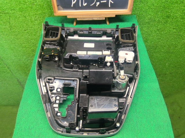 【中古】アルファード CBA-ANH10W オーディオ パネル