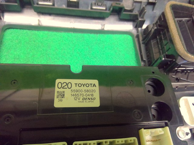 【中古】アルファード CBA-ANH10W オーディオ パネル