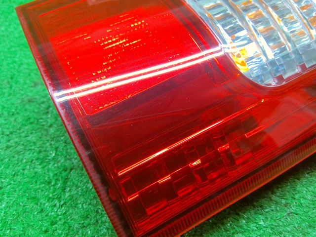 【中古】エブリィ ABA-DA64W 右テールランプ 35650-68H10