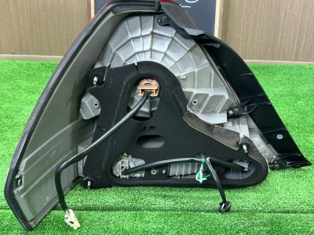 【中古】マーク2 TA-GX115 右テールランプ 右ブレーキランプ