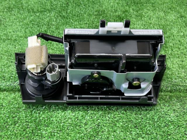 【中古】マーク2 TA-GX115 灰皿 アッシュトレイ
