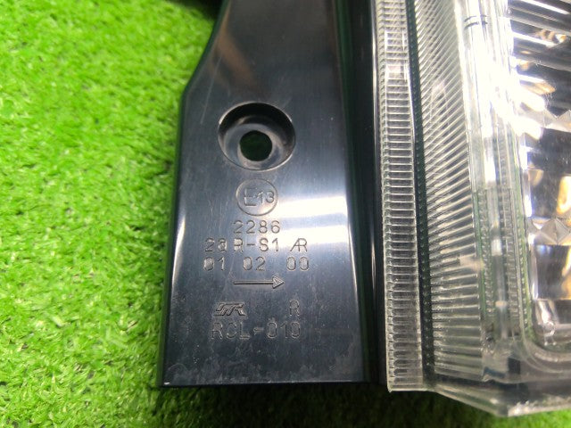【中古】ｅＫワゴン DBA-H82W 右テールランプ 8331A048