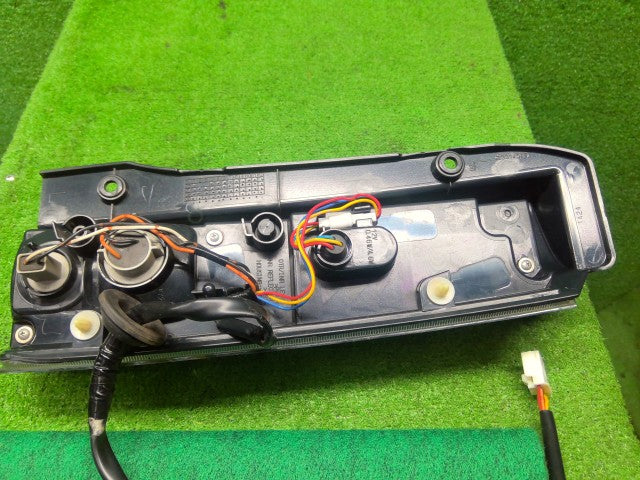 【中古】ｅＫワゴン DBA-H82W 左テールランプ 8331A047