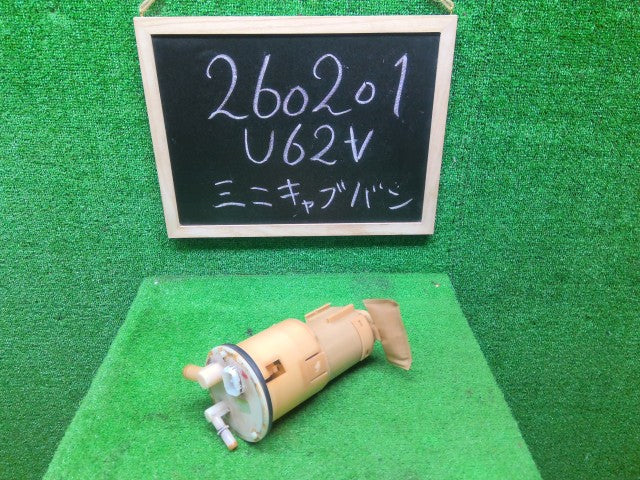 【中古】ミニキャブ GBD-U62V フューエルポンプ MN133957