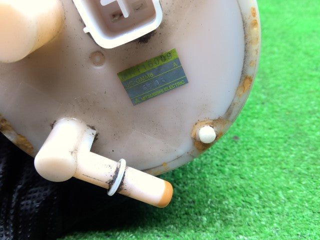 【中古】ミニキャブ GBD-U62V フューエルポンプ MN133957