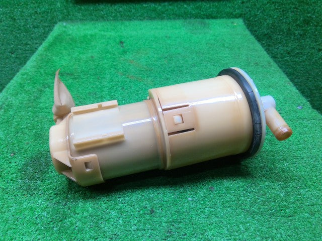 【中古】ミニキャブ GBD-U62V フューエルポンプ MN133957