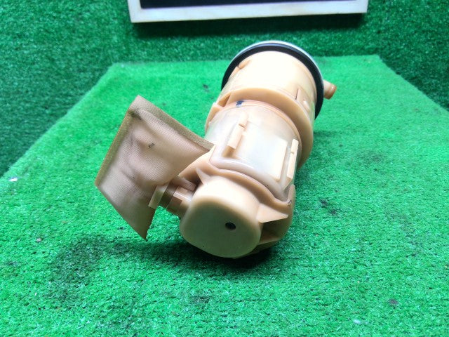 【中古】ミニキャブ GBD-U62V フューエルポンプ MN133957