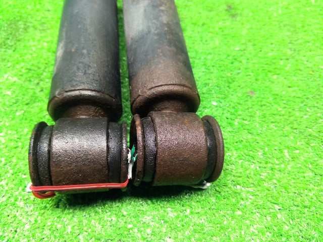 【中古】ミニキャブ GBD-U62V リア ストラット・アブソーバーセット