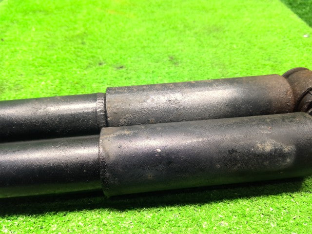 【中古】ミニキャブ GBD-U62V リア ストラット・アブソーバーセット