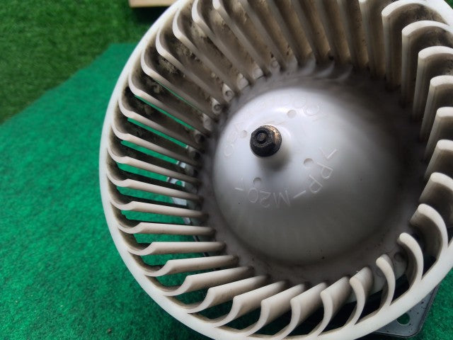 【中古】ミニキャブ GBD-U62V ヒーターブロアモーター MR460856