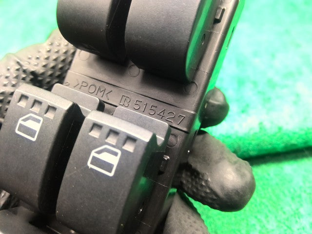 【中古】ムーヴコンテ DBA-L575S パワーウインドウスイッチ 84820-B2330