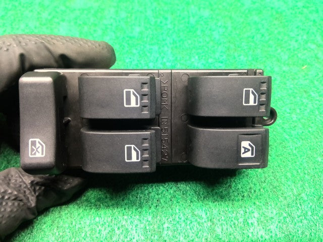 【中古】ムーヴコンテ DBA-L575S パワーウインドウスイッチ 84820-B2330