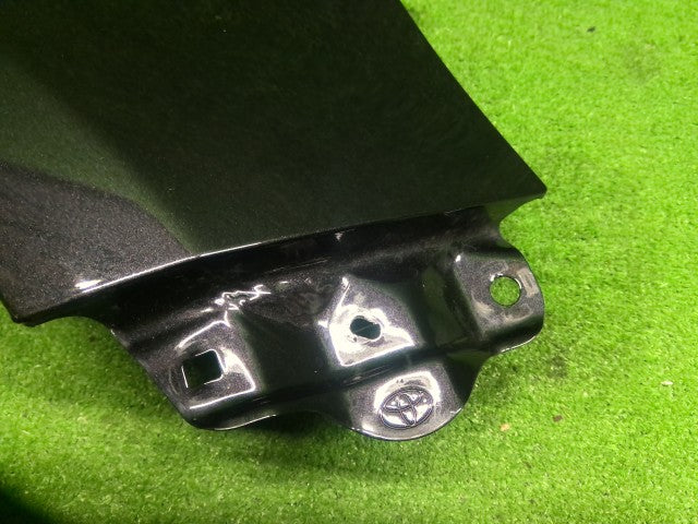 【中古】アクア DAA-NHP10 右フロントフェンダー 53811-52310