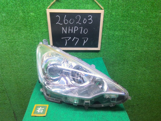【中古】アクア DAA-NHP10 右ヘッドランプＡＳＳＹ 81110-52E60