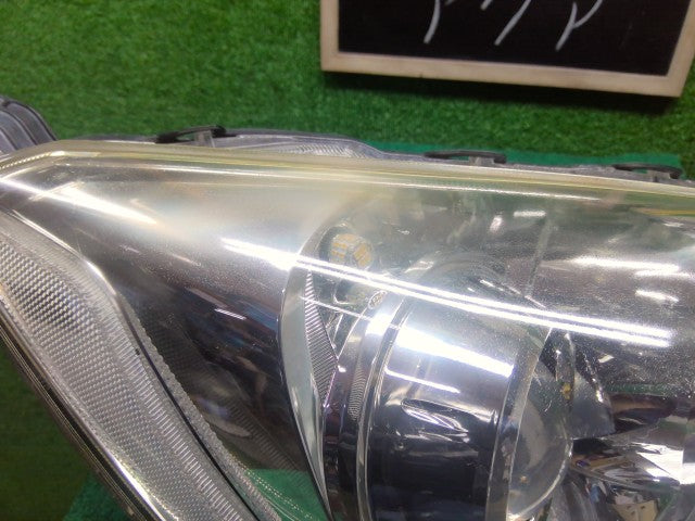 【中古】アクア DAA-NHP10 右ヘッドランプＡＳＳＹ 81110-52E60