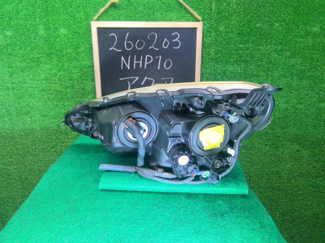 【中古】アクア DAA-NHP10 右ヘッドランプＡＳＳＹ 81110-52E60
