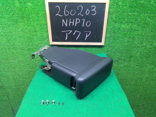 【中古】アクア DAA-NHP10 コンソールボックス