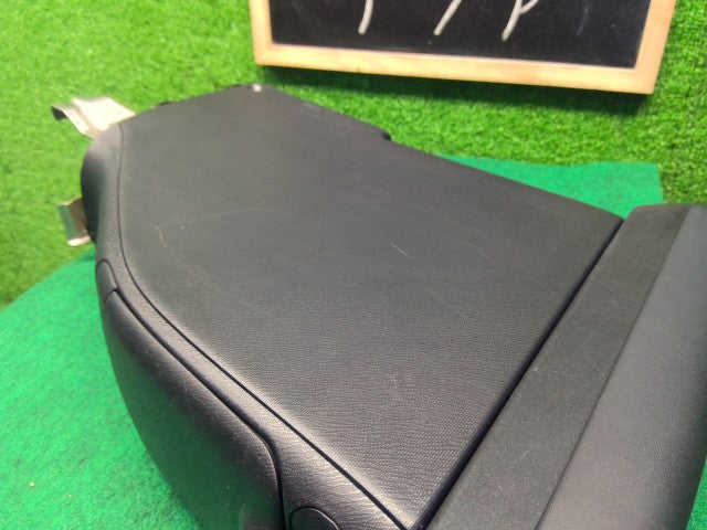 【中古】アクア DAA-NHP10 コンソールボックス