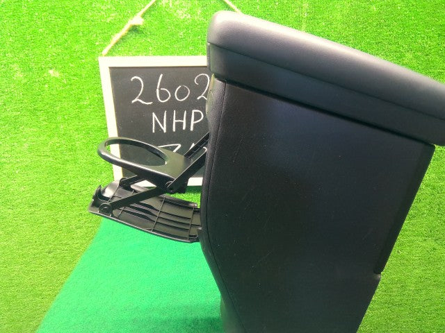 【中古】アクア DAA-NHP10 コンソールボックス