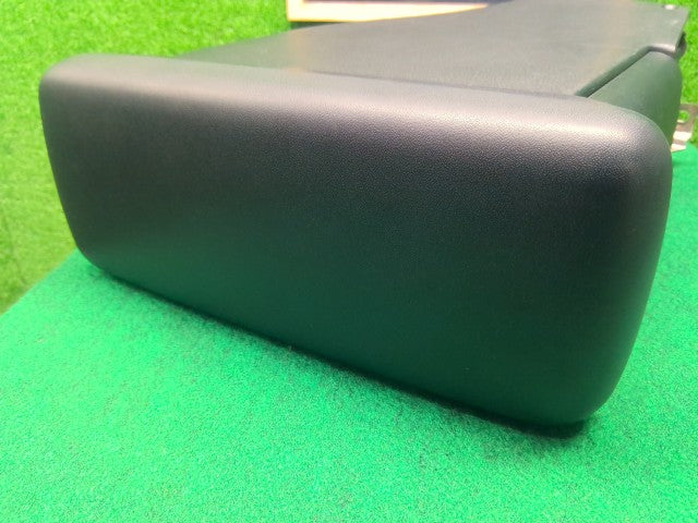 【中古】アクア DAA-NHP10 コンソールボックス