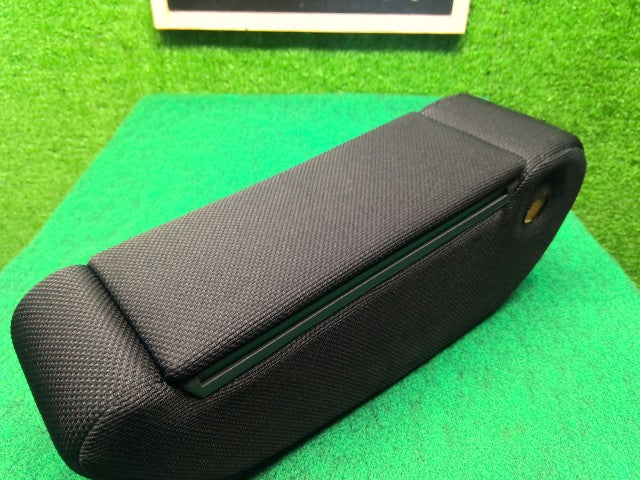 【中古】ワゴンＲ DBA-MH34S アームレスト 85501-72M10-AMB