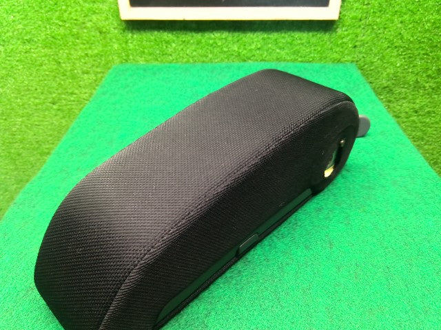 【中古】ワゴンＲ DBA-MH34S アームレスト 85501-72M10-AMB