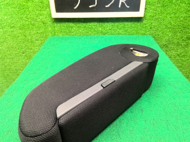 【中古】ワゴンＲ DBA-MH34S アームレスト 85501-72M10-AMB