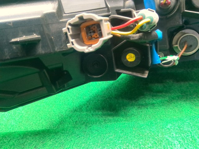 【中古】エクストレイル 6AA-SNT33 右テールランプ 26550-6RA0A