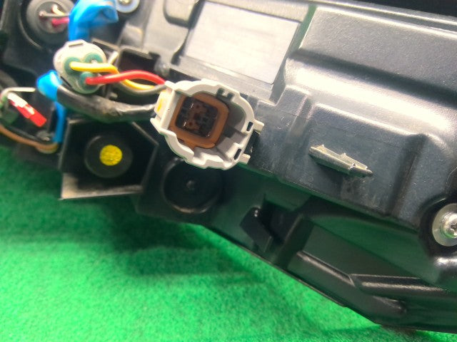 【中古】エクストレイル 6AA-SNT33 左テールランプ 26555-6RA0A