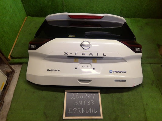 【中古】エクストレイル 6AA-SNT33 バックドアＡＳＳＹ 9001A-6RC6E