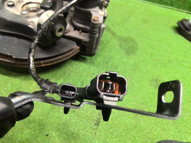 【中古】エクストレイル 6AA-SNT33 右リアナックルハブ ロアアーム付き