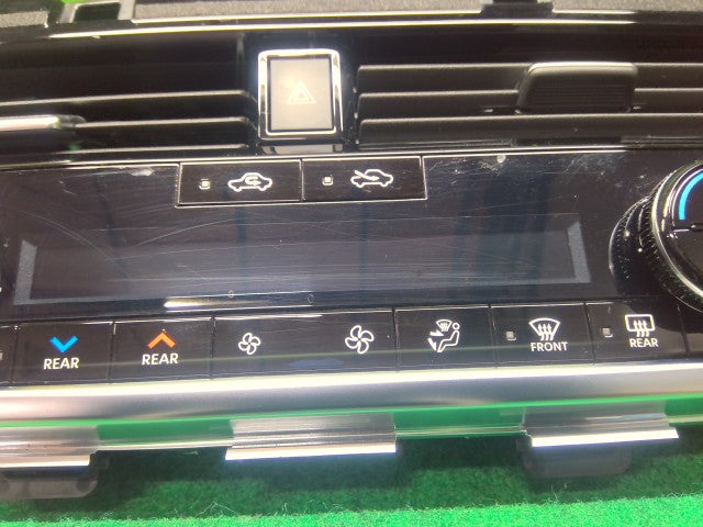 【中古】エクストレイル 6AA-SNT33 ＡＣ エアコンスイッチパネル