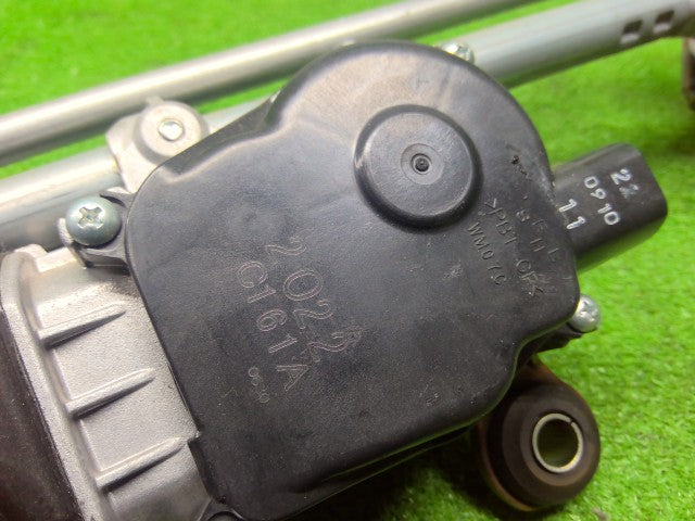 【中古】エクストレイル 6AA-SNT33 フロント ワイパーモーター
