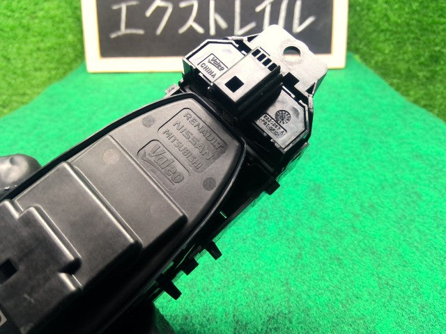 【中古】エクストレイル 6AA-SNT33 パワーウインドウスイッチ 25401-6UA1A