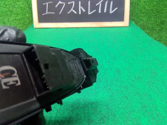 【中古】エクストレイル 6AA-SNT33 パワーウインドウスイッチ 25401-6UA1A
