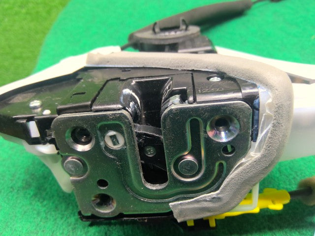【中古】エクストレイル 6AA-SNT33 右フロントドアロックソレノイド 80500-6RD0A