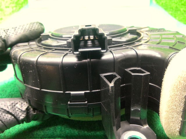 【中古】エクストレイル 6AA-SNT33 ＨＶバッテリーファンモーター 295D0-6UM0A